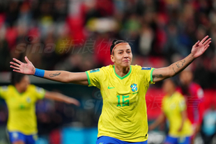 足球报：多支中超球队巨额欠税，以亿元为单位拖欠税款（足球报：多家中超俱乐部拖欠税款，规模以亿元计）