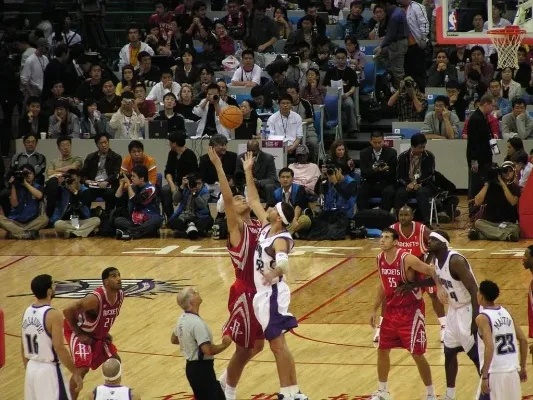 内姆布哈德延续状态＆弗拉格半场高效，独行侠半场领先10分（内姆布哈德手感在线，弗拉格半场高效输出，独行侠中场领先10分）