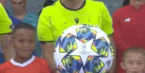 足协主席宋凯现身成都，徐正源、韦世豪、胡荷韬在酒店迎接（中国足协主席宋凯抵达成都，徐正源、韦世豪、胡荷韬在酒店迎候）