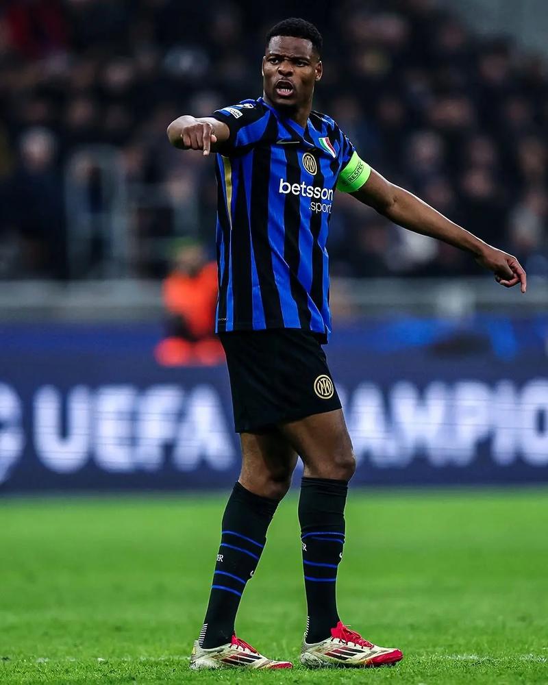 西甲：皇马主场3-0击败皇家贝蒂斯（西甲：皇马主场三球零封皇家贝蒂斯）