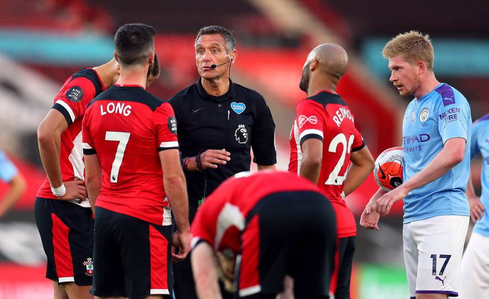 卫报：伯恩茅斯多名后防主力离队，新赛季前景如何尚待观察（卫报：伯恩茅斯后防多名主力出走，新赛季前景仍存变数）