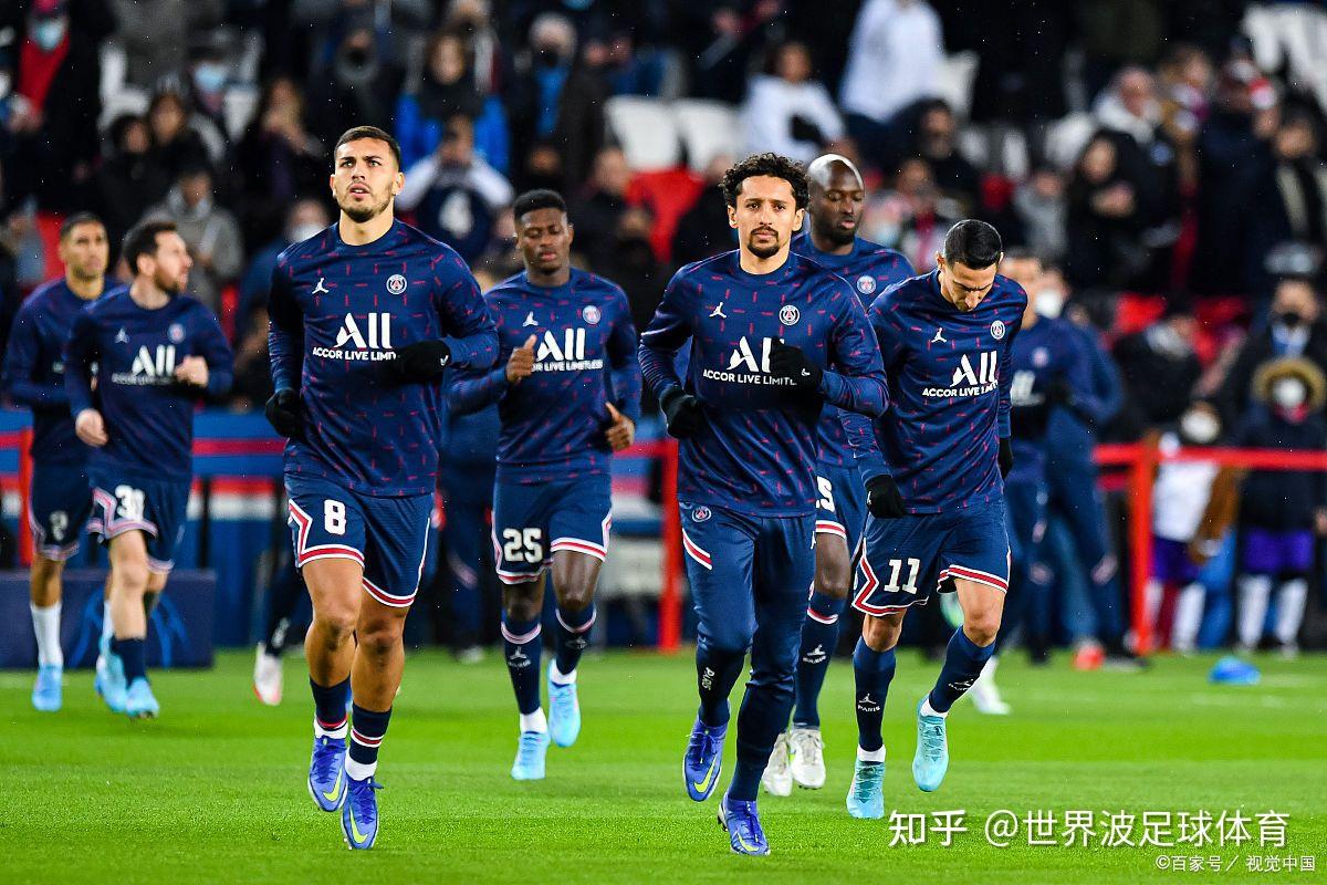 全家福宣，U16国少小将万项加盟塞尔超贝尔格莱德红星俱乐部（塞尔超贝尔格莱德红星官宣签下U16国少万项，全家福合影亮相）
