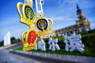 记者晒视频：钟义浩现场观看海牛比赛，海牛进球后他兴奋鼓掌（记者晒视频：钟义浩现场观战海牛，破门瞬间激动鼓掌）