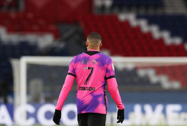 天空体育：热刺想纯租借帕利尼亚，不包含任何买断条款（天空体育：热刺拟仅租借帕利尼亚，合同不含买断选项）