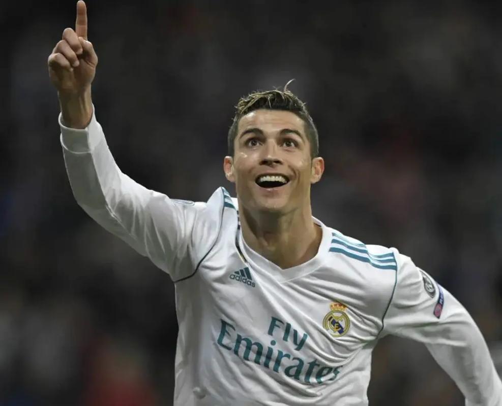 斯基拉：狼堡希望永久转会签下菲尔克鲁格，但球员想去米兰（斯基拉：狼堡寻求买断菲尔克鲁格，球员倾向加盟米兰）