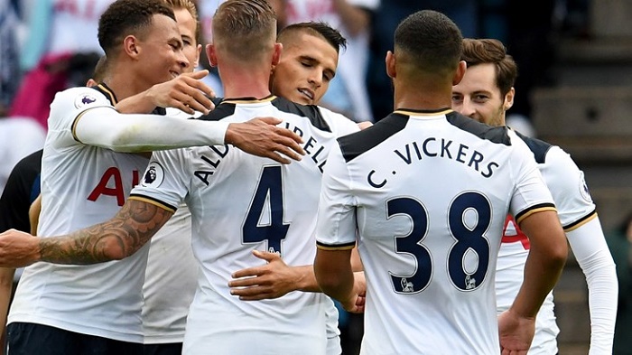 世体：德容与孔德已回国家队报到，其他巴萨球员周二陆续报到（世体：德容、孔德已向各自国家队报到，其余巴萨球员将于周二陆续报到）